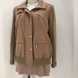 Per Se by Carlisle Size 2 Made in Vietnam Tan Jacket Zip/ Button Down w/Gold